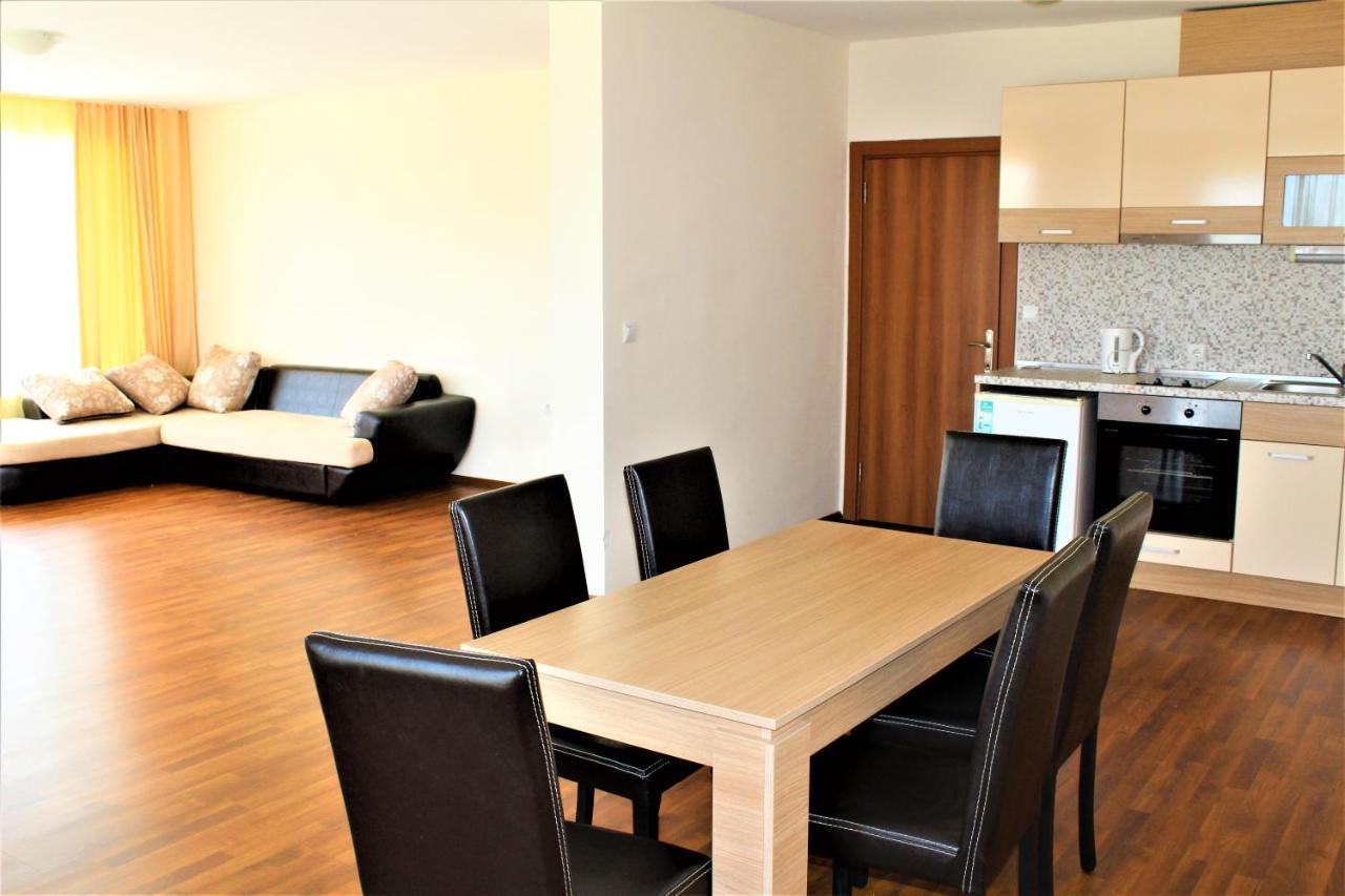 Solei Apartments Primorsko Luaran gambar